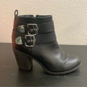 Divided Right Bootie - Single Boot - Black - US 6